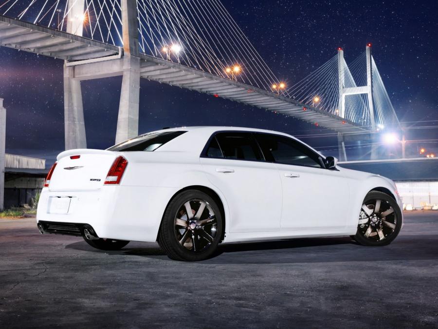  Chrysler 300C SRT8 2011 года  (фото 3 из 17)